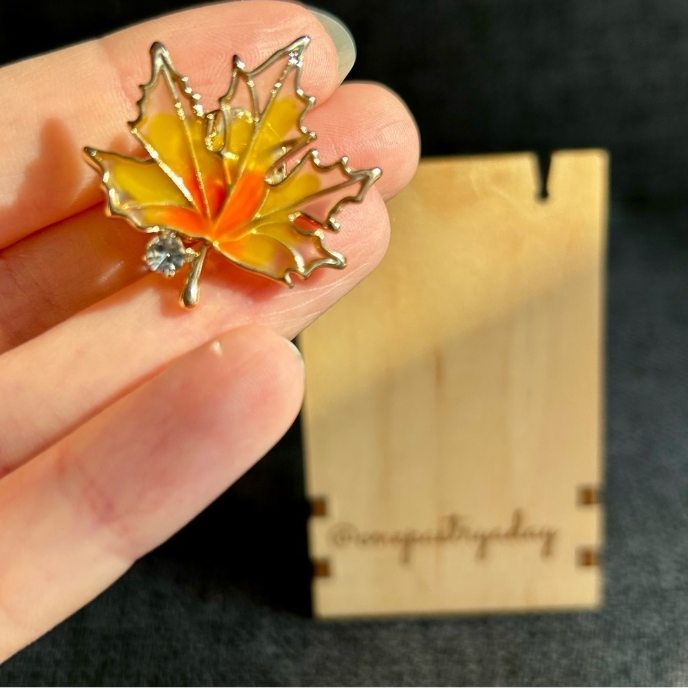 Maple Leaf Resin Pin Brooch, Orange, Yellow, Gold - Picture 9 of 17